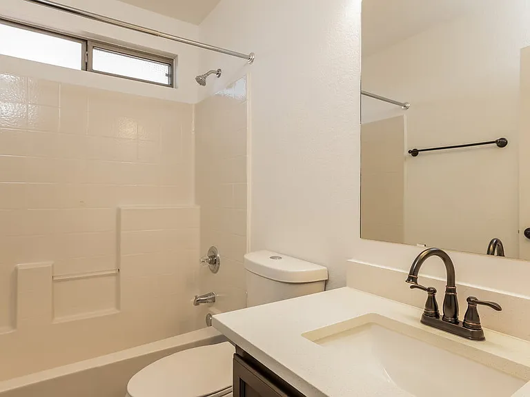 21808 N 40th Pl — Photo 16