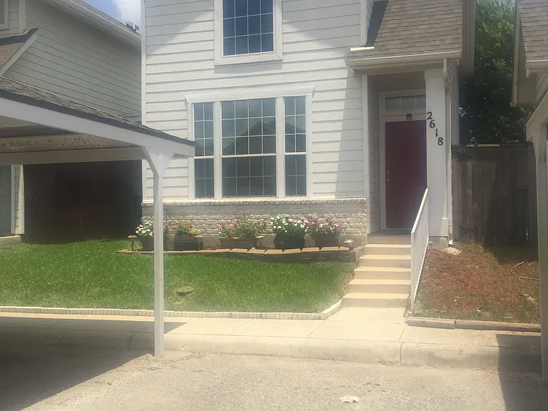 2618 Crown Holw — Photo 1