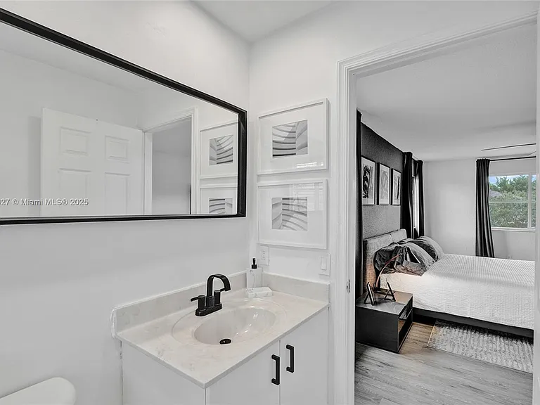1725 Winterberry Ln — Photo 22