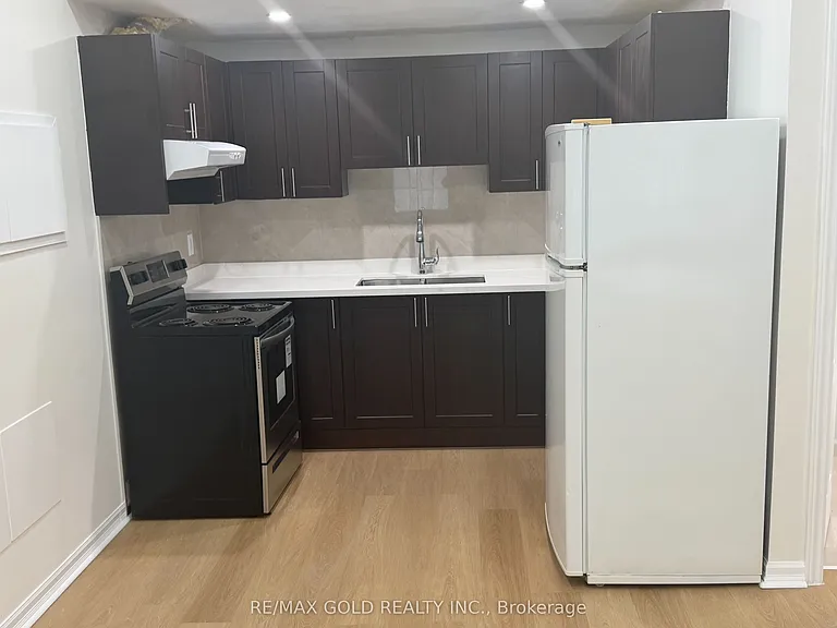 150 Kenwood Ave #B — Photo 3