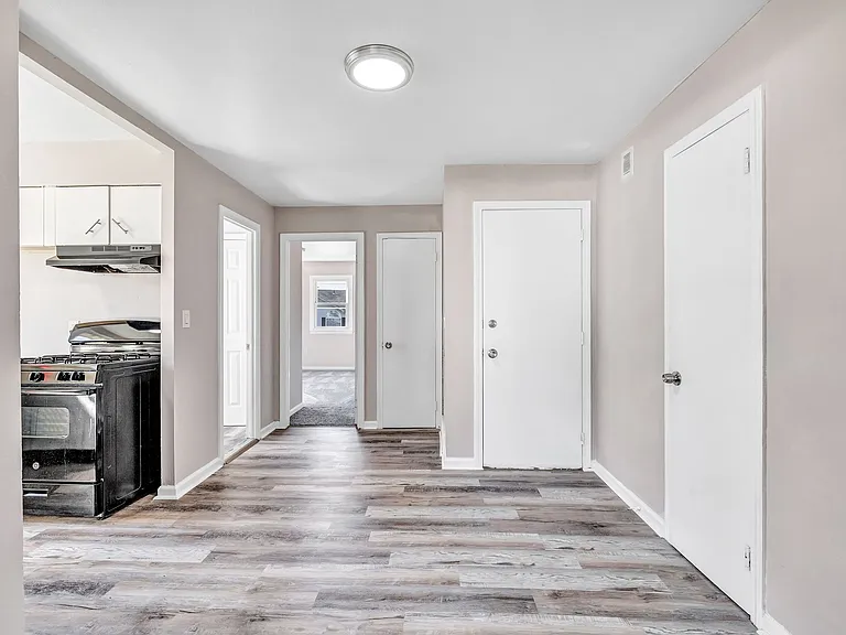 134 Alexander Ave — Photo 4