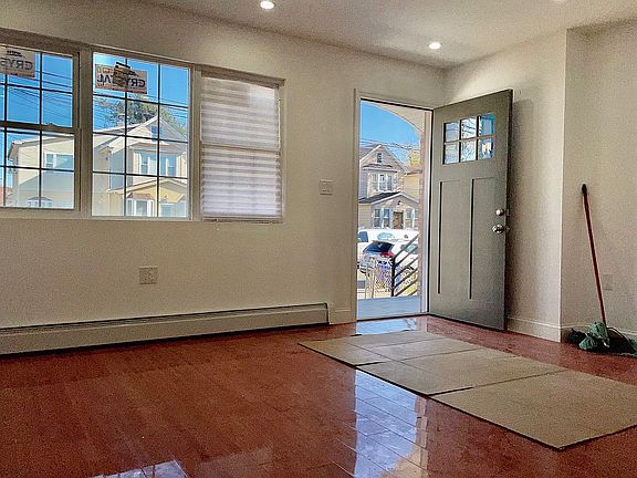 4th image of 11940 165th St