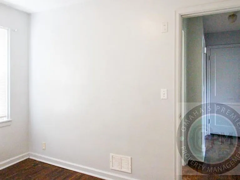 3305 N 55th St — Photo 11
