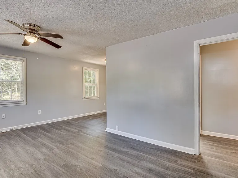 2202 Shirley Ave — Photo 7