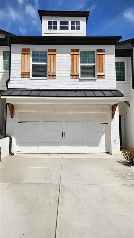 3 bed, 2.5 bath, 1818 sqft, $2,100 — Photo 1