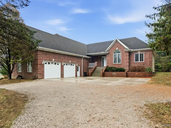 7669 Rynn Rd, Avoca, MI 48006