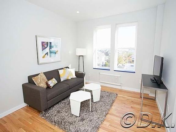 5th image of 215 E Broadway APT 2F