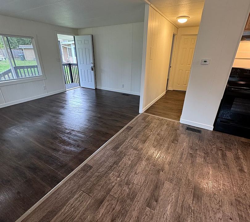 1st image of 20410 93rd St E