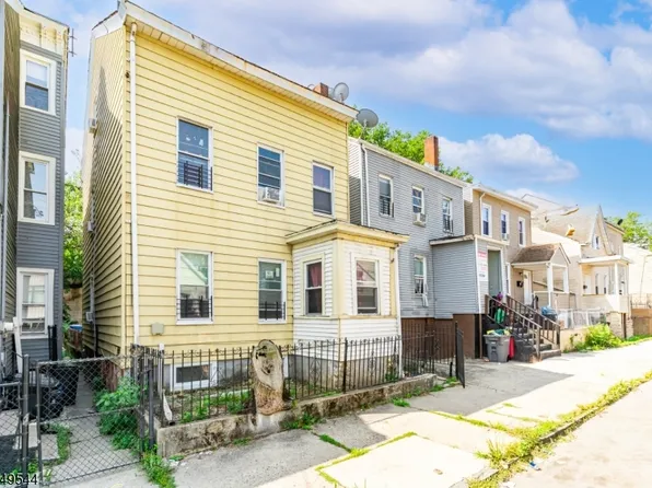 39 Hillman St, Paterson City, NJ 07522