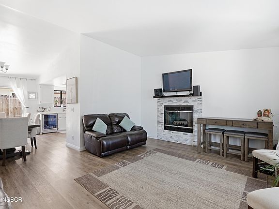 5th image of 615 Tiffany Dr APT A