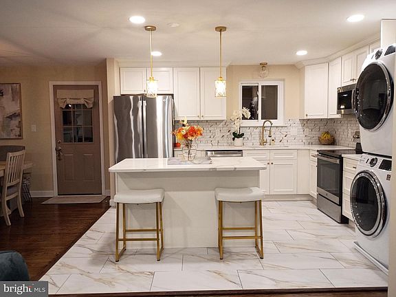 5th image of 6009 Runnymeade Ave