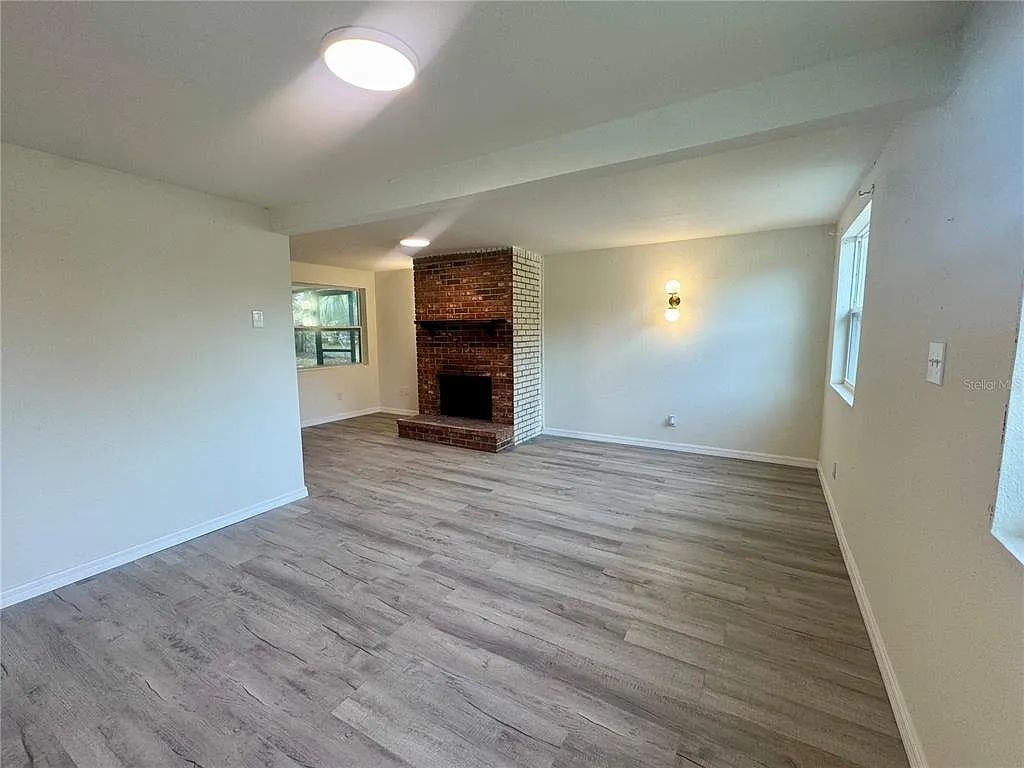 3 bed, 1.0 bath, 1160 sqft, $1,850 — Photo 4