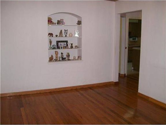 4th image of 3 Montilla Ave