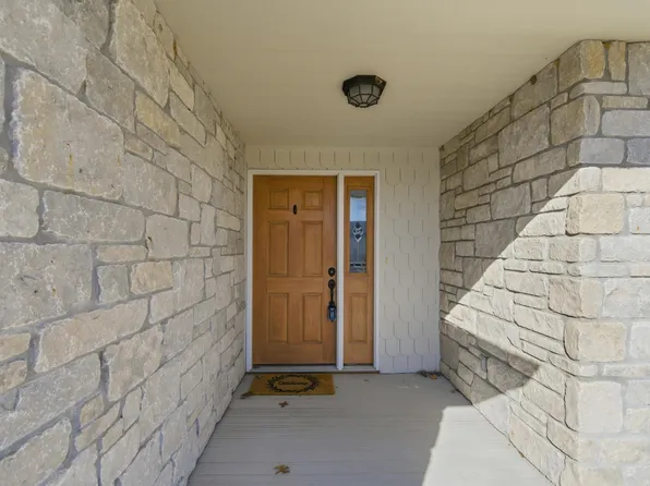 322 Simmer Dr, Wamego, KS 66547