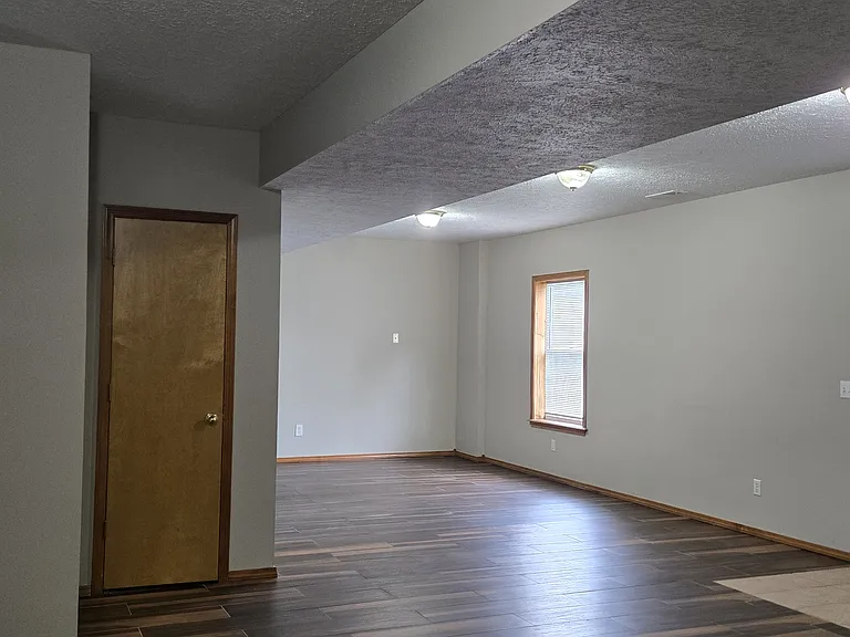 2042 E Charles St — Photo 10