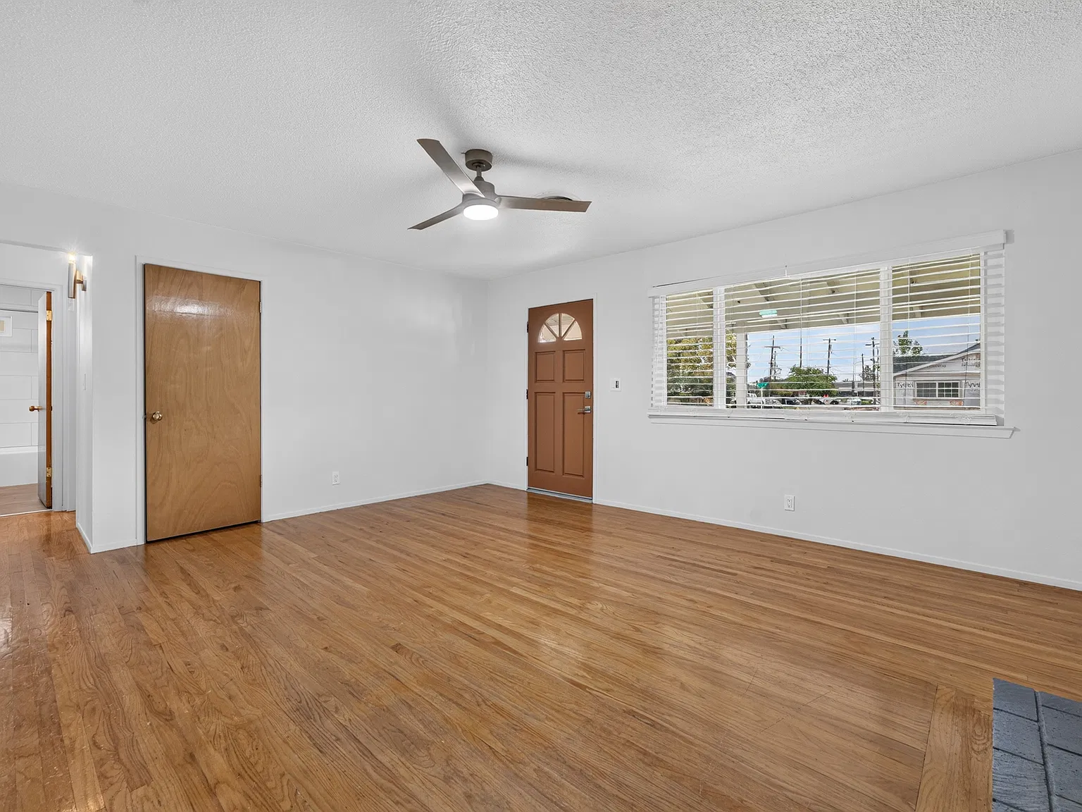 2 bed, 1133 sqft, $2,200 — Photo 4