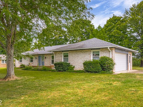 2nd image of 10112 N Hickory Ln