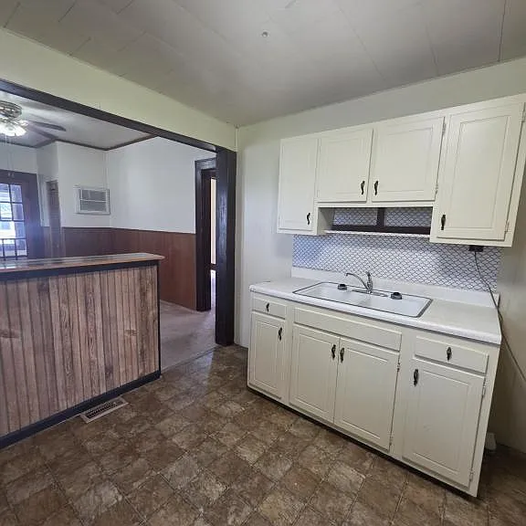 1027 S Bell St — Photo 2