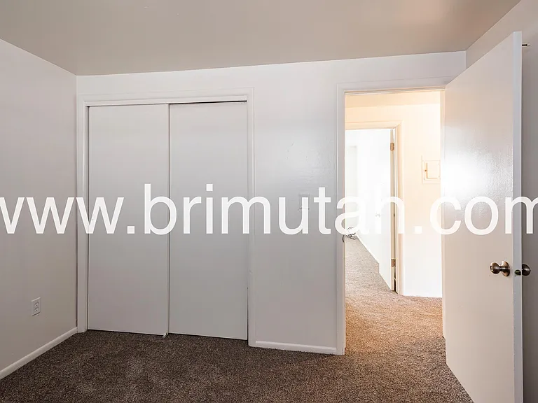 410 E Welby Ave — Photo 12