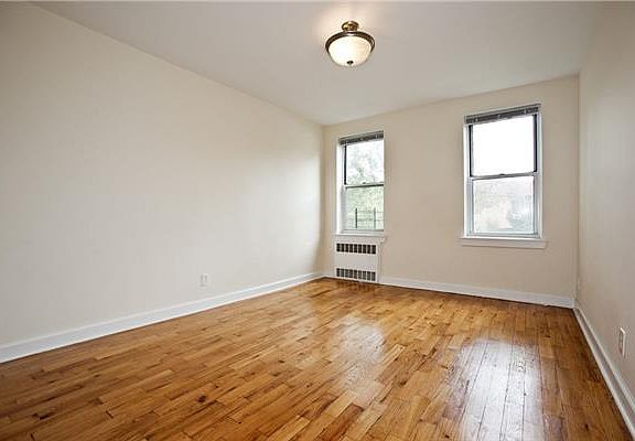 2nd image of 6515 Yellowstone Blvd APT 2A