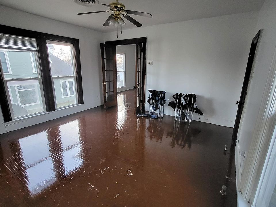 1st image of 325 N 11th St APT 3