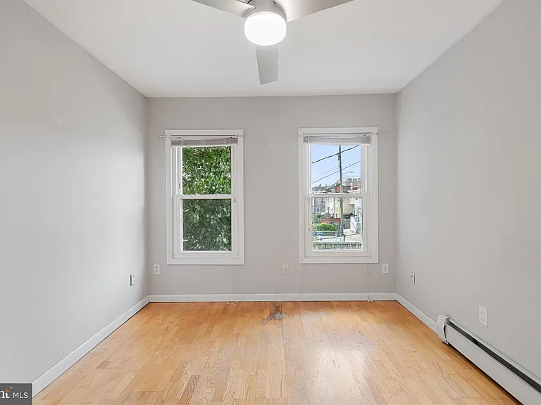 130 E Randall St — Photo 32