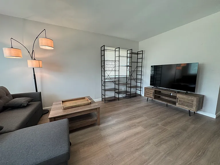 3231 Prairie Ave — Photo 1
