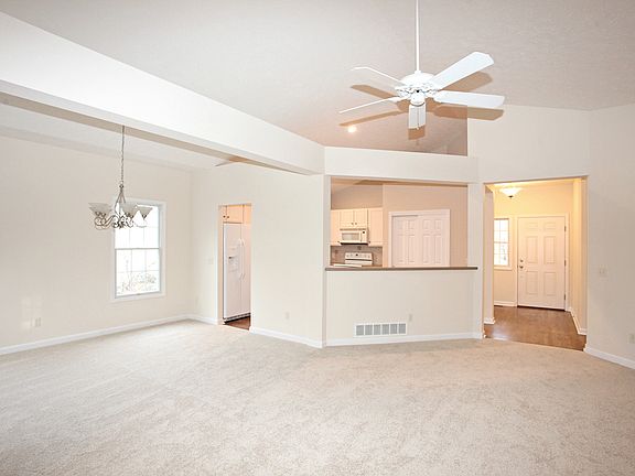 4th image of 33863 Mapleridge Blvd