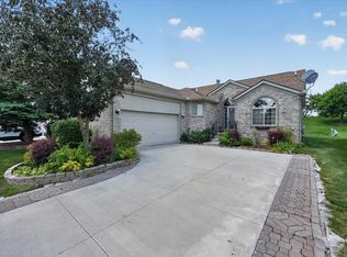 3527 New Boston Dr, Sterling Heights, MI 48314