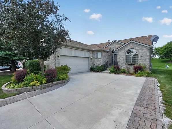 3527 New Boston Dr, Sterling Heights, MI 48314