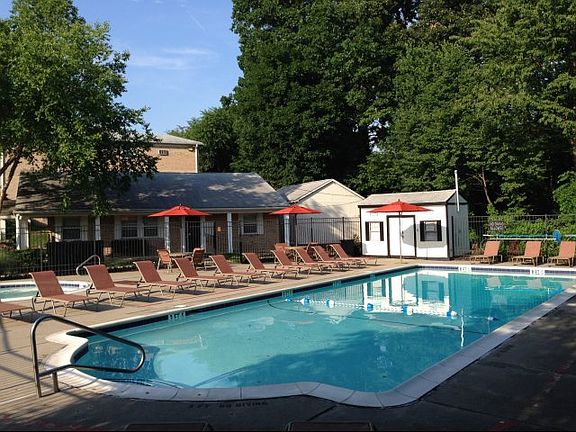 Outdoor Swimming Pool and Sundeck