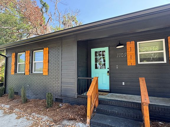 2nd image of 1107 N Oak St #1107