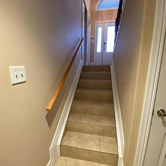 4518 Helsinki Cres — Photo 10