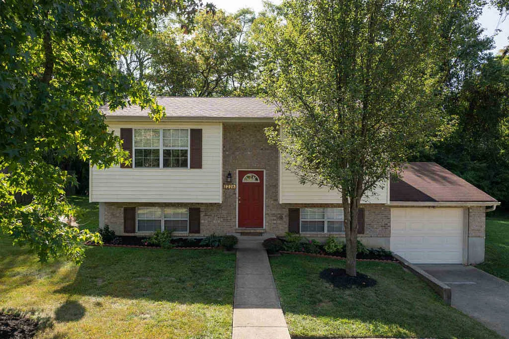 1216 Leslie Marie St photo 1
