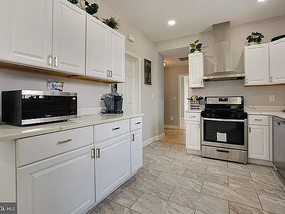 3rd image of 1026 Haverhill Rd