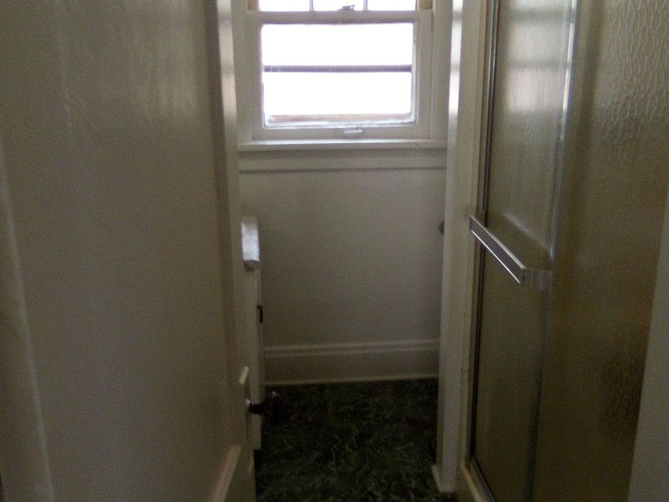 1st image of 996 Wyley Ave