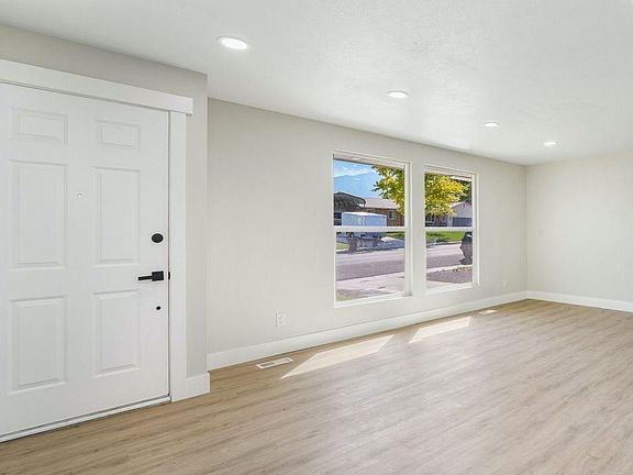 2nd image of 450 E Scenic Dr #A