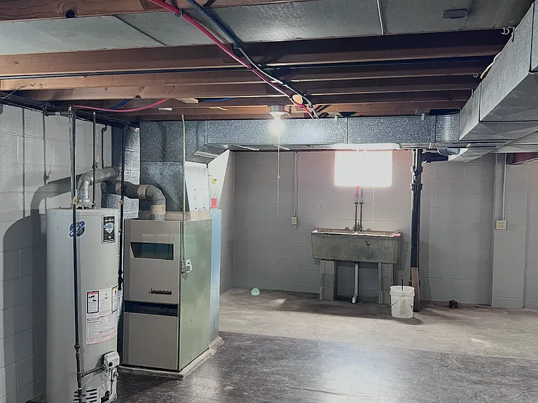 951 E Florida Ave — Photo 11