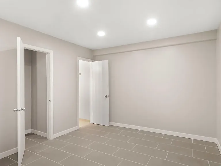 976 S 50th Ave — Photo 19