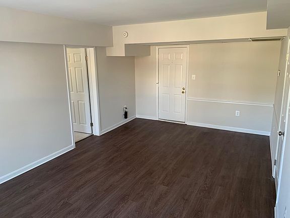 2nd image of 1800 Queens Ln #4197