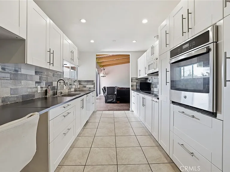 6732 Wooster Ave — Photo 7