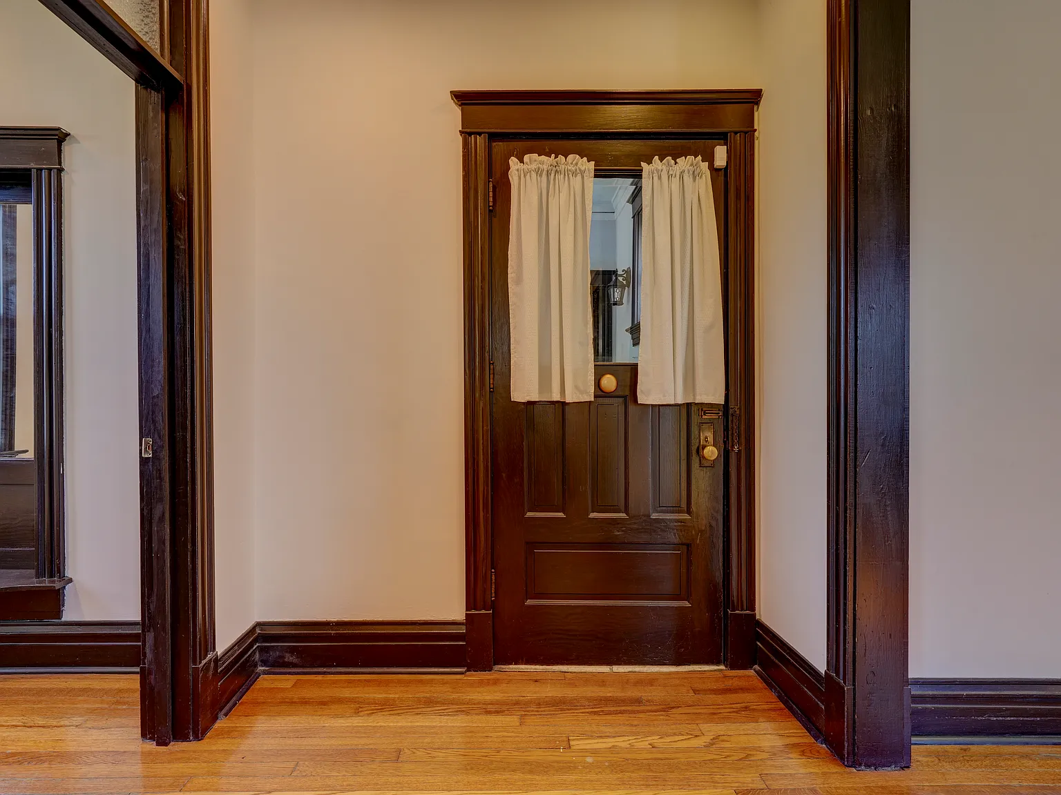 2 bed, 1.5 bath, 1239 sqft, $1,950 — Photo 2