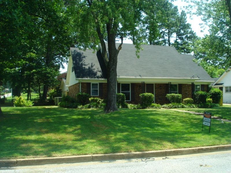 1st image of 2090 Leichester Ln
