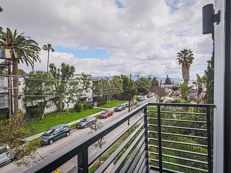New Construction Luxury 4 Bed Townhomes With Roof Decks — Photo 24