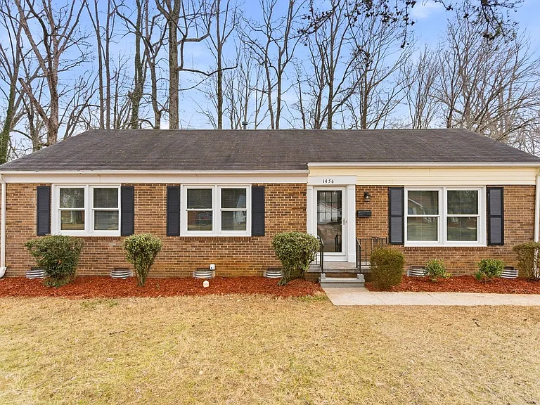1456 London Dr — Photo 3