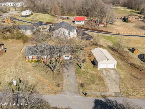 115 Green Valley Dr, Central City, KY 42330