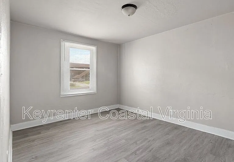 9569 6th Bay St #B — Photo 7