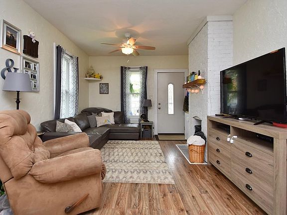 5th image of 128 Fellows Ave