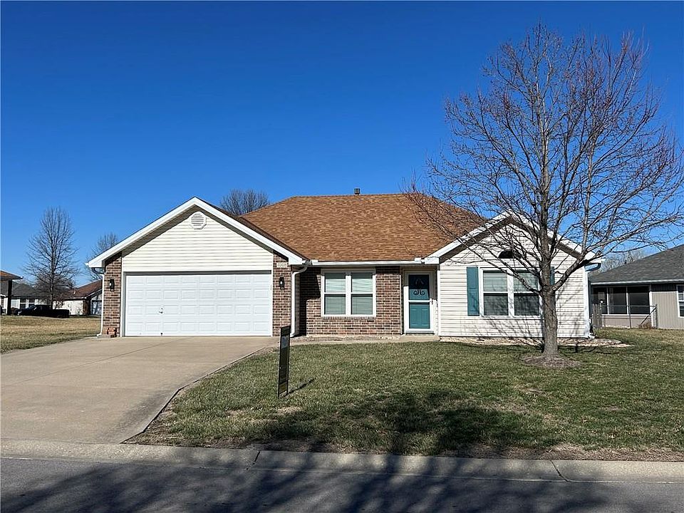 1st image of 448 SW Laura Ln