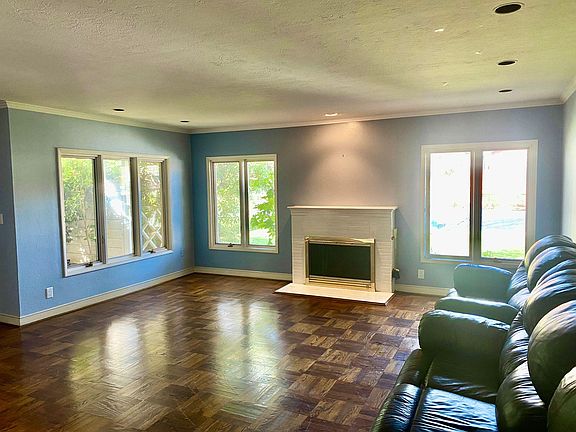 5th image of 549 Jackson Dr